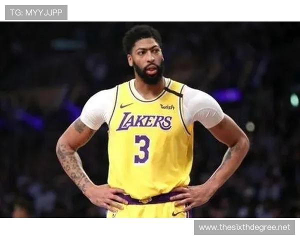 戴维斯高效挡拆制造错位，提升湖人内线防守稳定性