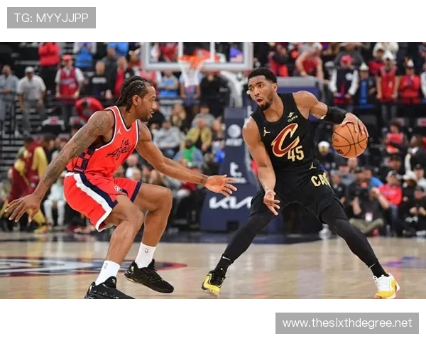 米切尔突破拉开差距，挡拆配合助攻提升骑士进攻效率